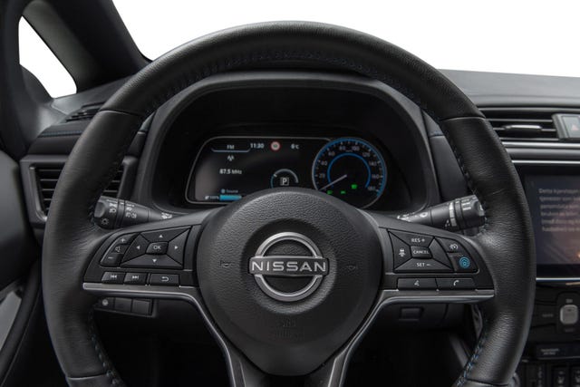 2022 NISSAN LEAF - 15