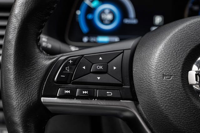 2022 NISSAN LEAF - 24