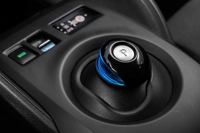 2022 NISSAN LEAF - 32