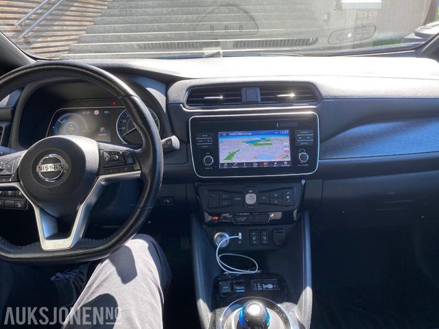 2018 NISSAN LEAF - 18
