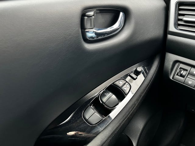 2018 NISSAN LEAF - 26