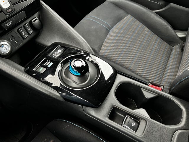 2018 NISSAN LEAF - 24
