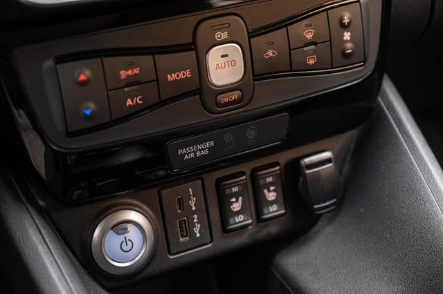 2022 NISSAN LEAF - 17