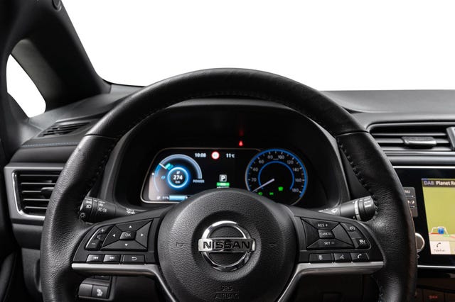 2022 NISSAN LEAF - 11
