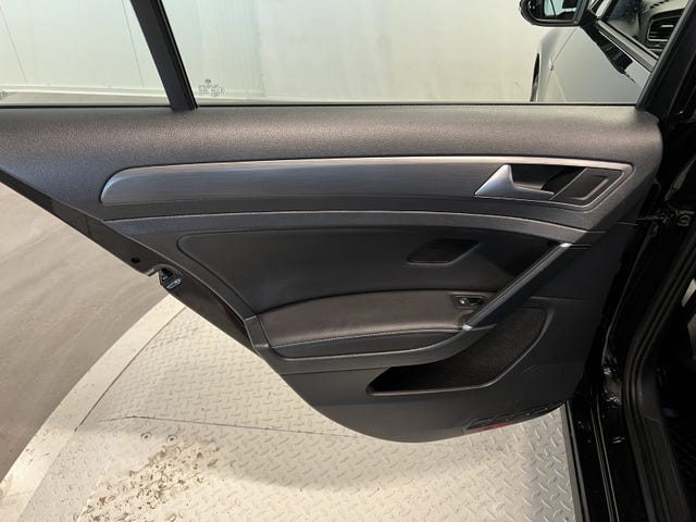 2018 VOLKSWAGEN GOLF - 38