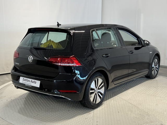 WVWZZZAUZJW900229 2018 VOLKSWAGEN GOLF-2