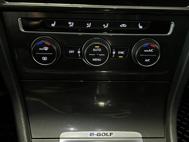 2018 VOLKSWAGEN GOLF - 32