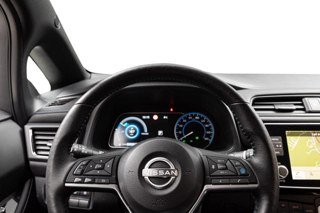 2022 NISSAN LEAF - 11