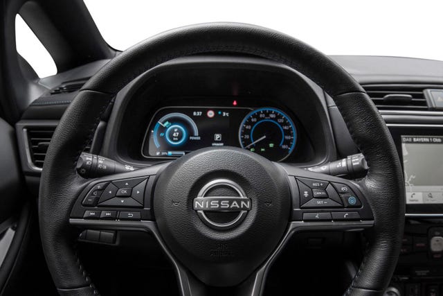 2022 NISSAN LEAF - 11
