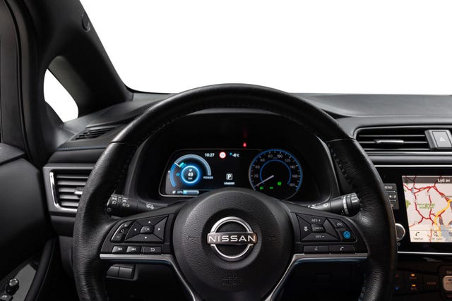 2022 NISSAN LEAF - 11