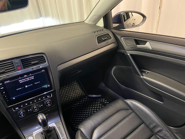 2018 VOLKSWAGEN GOLF - 33