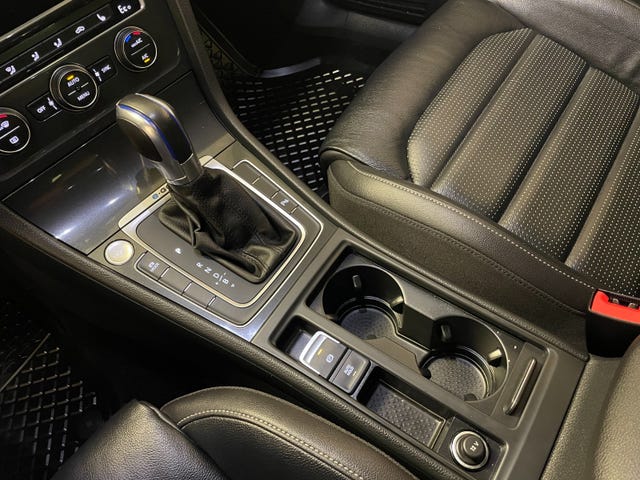 2018 VOLKSWAGEN GOLF - 32