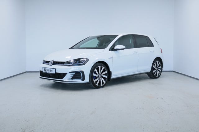 WVWZZZAUZJW805048 2018 VOLKSWAGEN GOLF-2