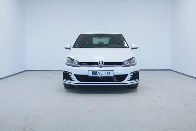 WVWZZZAUZJW805048 2018 VOLKSWAGEN GOLF-1