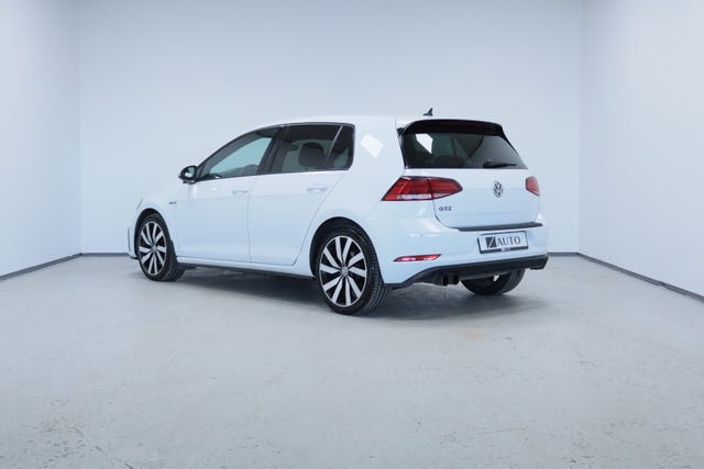 WVWZZZAUZJW805048 2018 VOLKSWAGEN GOLF-3