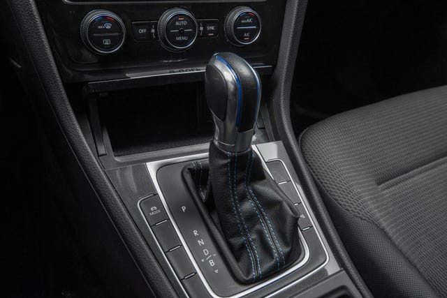2018 VOLKSWAGEN GOLF - 24