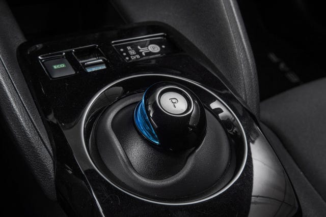 2022 NISSAN LEAF - 11