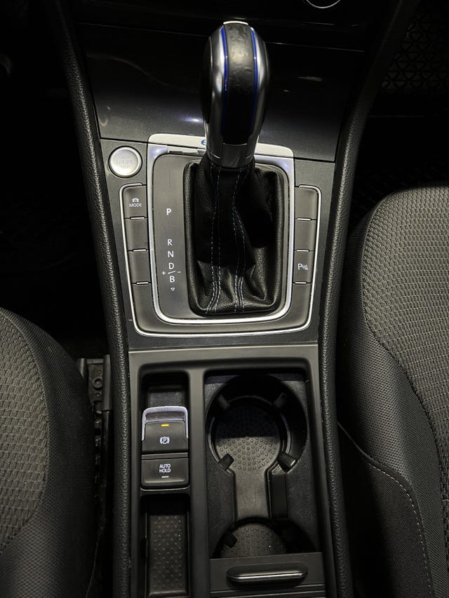 2018 VOLKSWAGEN GOLF - 34