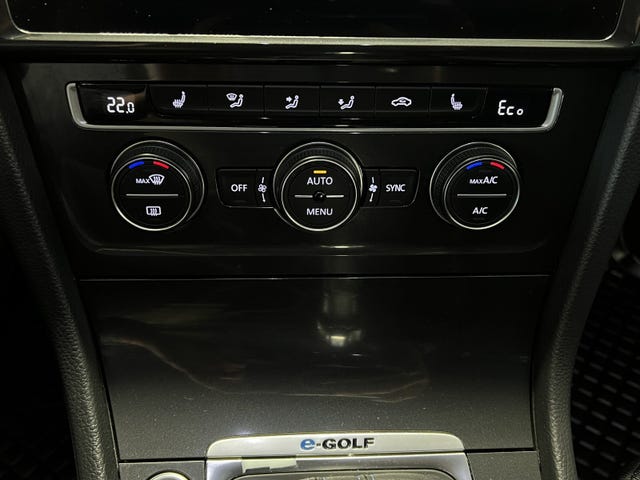 2018 VOLKSWAGEN GOLF - 33