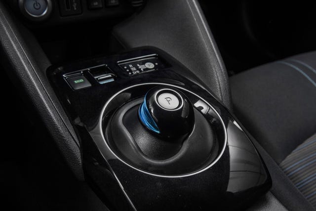 2022 NISSAN LEAF - 10