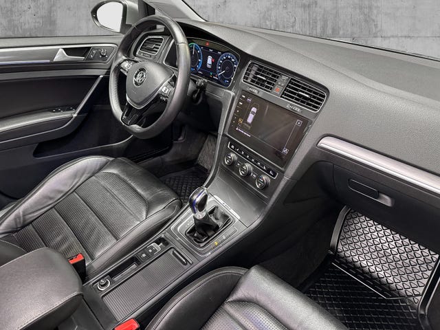2018 VOLKSWAGEN GOLF - 12