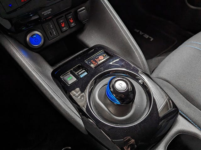 2021 NISSAN LEAF - 26