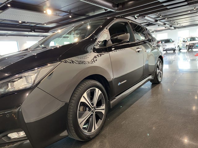 2018 NISSAN LEAF - 18