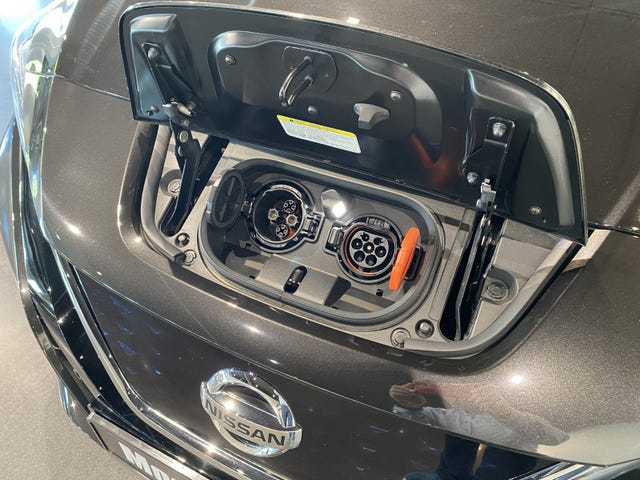 2018 NISSAN LEAF - 30