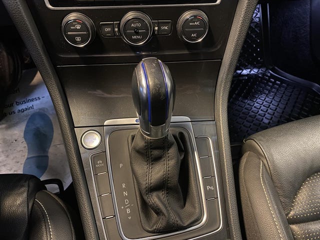 2018 VOLKSWAGEN GOLF - 9