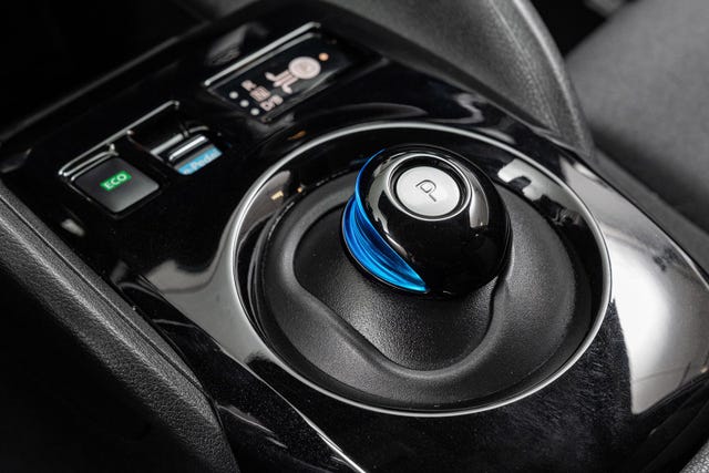 2022 NISSAN LEAF - 16