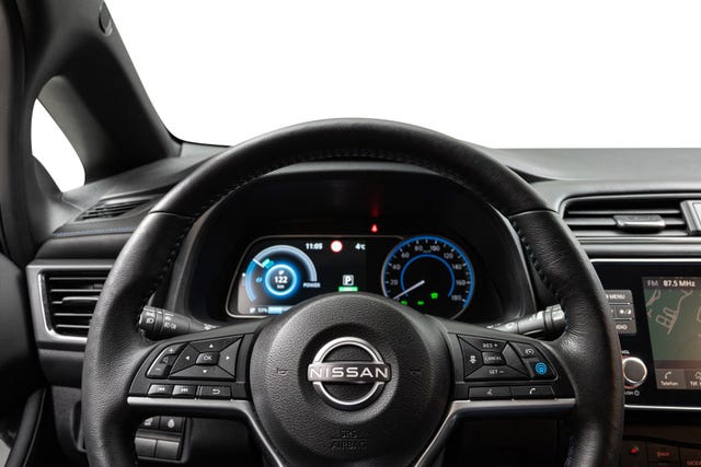 2022 NISSAN LEAF - 11