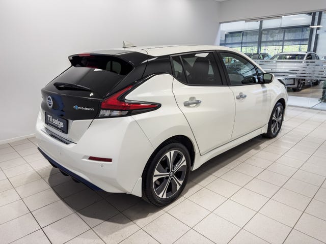 SJNFAAZE1U0129250 2021 NISSAN LEAF-2