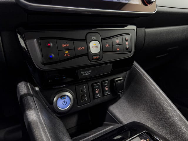 2021 NISSAN LEAF - 26