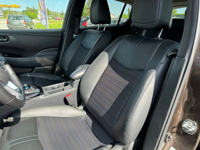 2021 NISSAN LEAF - 11