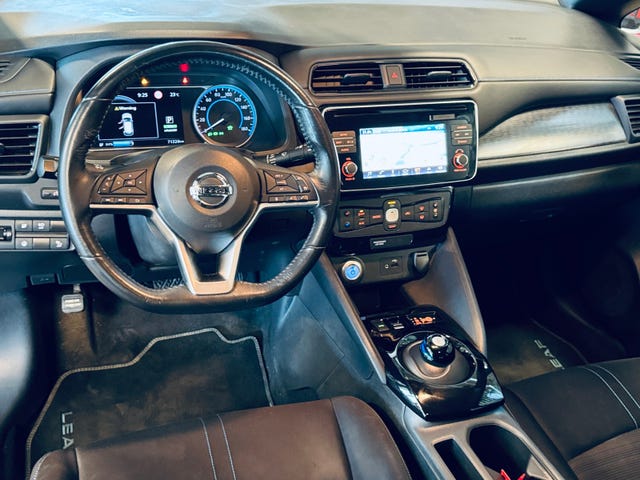2018 NISSAN LEAF - 11