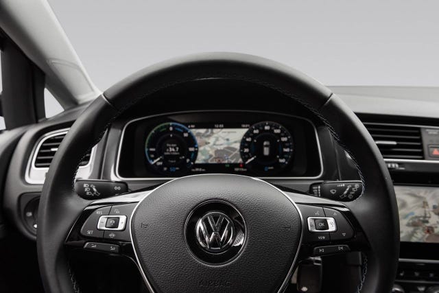 2018 VOLKSWAGEN GOLF - 27