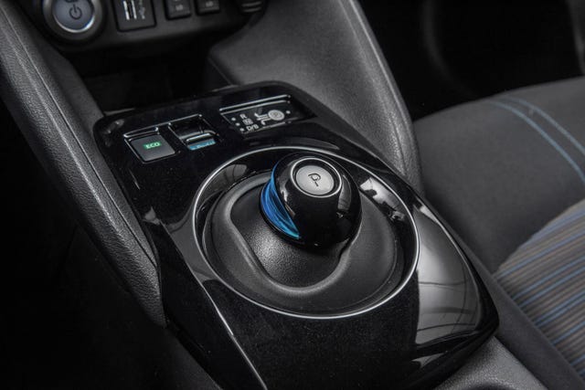 2022 NISSAN LEAF - 11