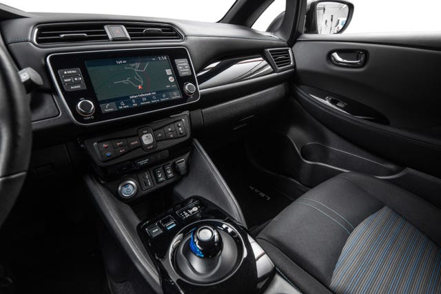 2022 NISSAN LEAF - 16