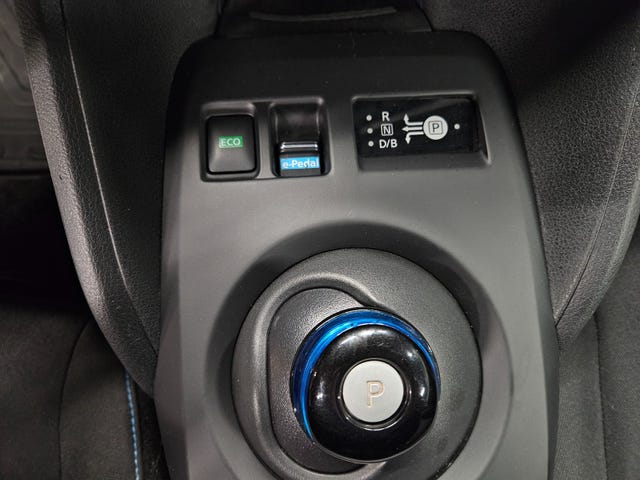 2021 NISSAN LEAF - 25