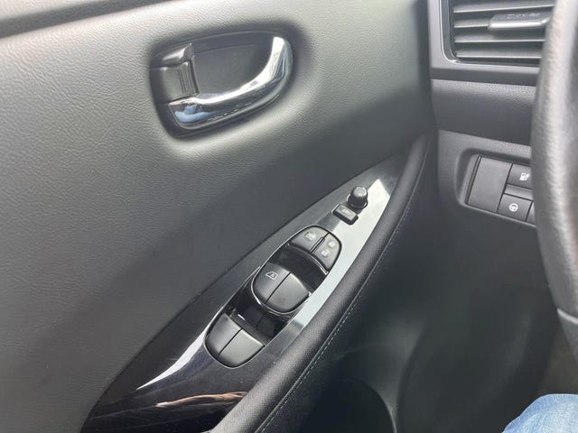 2018 NISSAN LEAF - 17