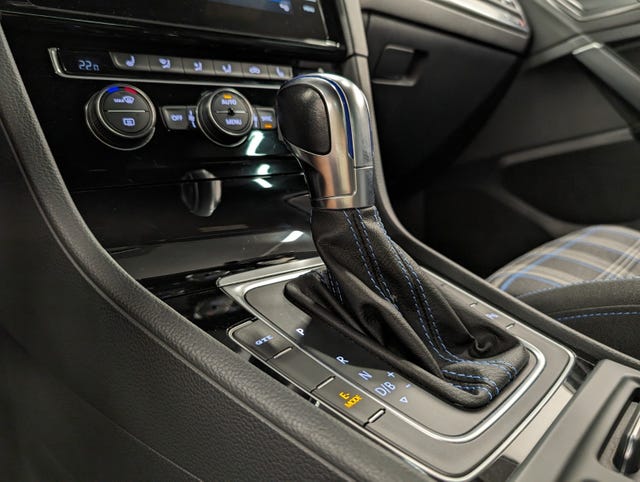 2019 VOLKSWAGEN GOLF - 28