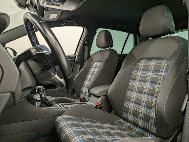 2019 VOLKSWAGEN GOLF - 19