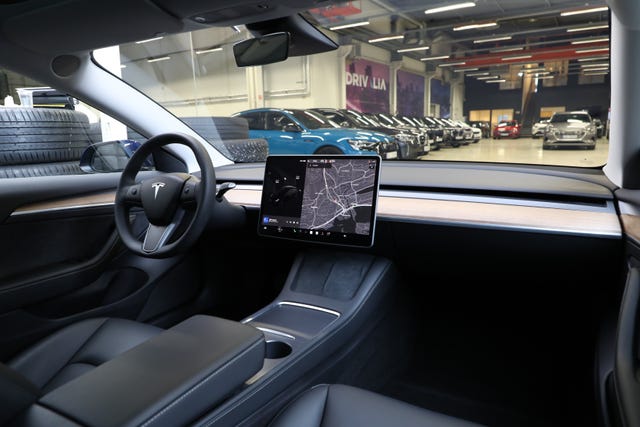 2022 TESLA MODEL 3 - 12