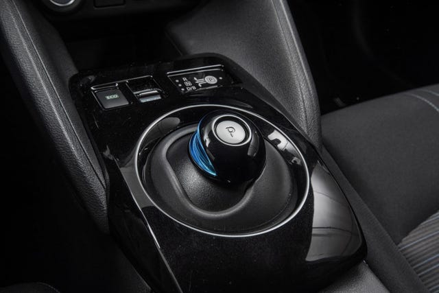 2022 NISSAN LEAF - 9