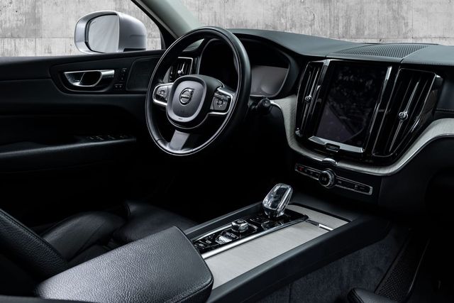 2021 VOLVO XC60 - 25