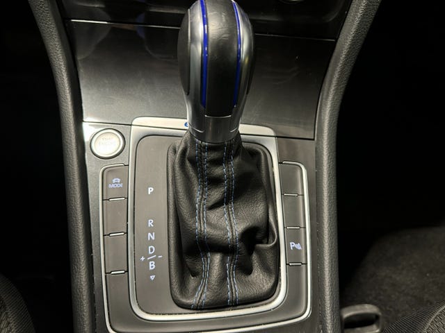 2019 VOLKSWAGEN GOLF - 25
