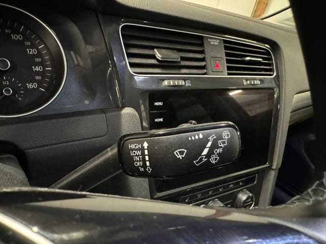 2019 VOLKSWAGEN GOLF - 19
