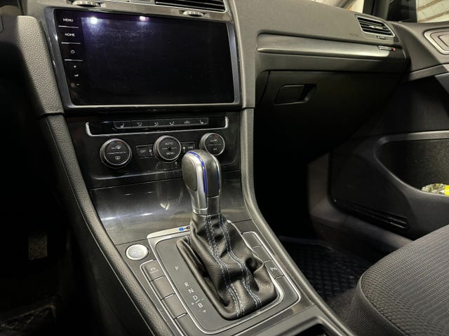2019 VOLKSWAGEN GOLF - 23