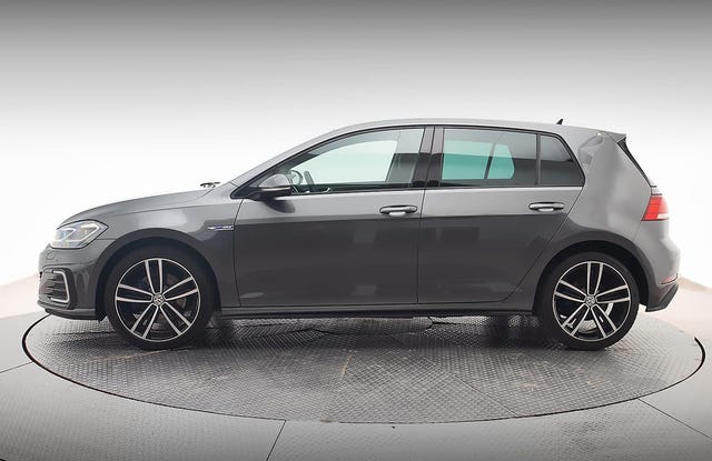 WVWZZZAUZJW804693 2018 VOLKSWAGEN GOLF-1