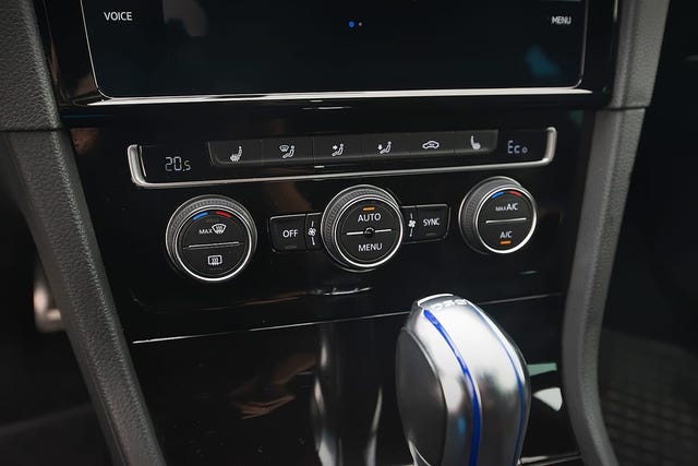 2018 VOLKSWAGEN GOLF - 23